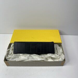 HO Accurail 3000 Undecorated 40’ Double Door Steel Boxcar Unassembled Kit